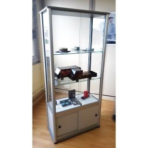 Vitrine d’exposition basse design – Aluminium & Verre