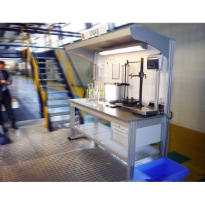 Poste de travail QUALIPOST® 3000E | 800 kg avec fond et toit