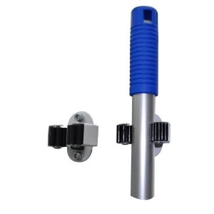 Support balai avec galets – Fixation sur profil aluminium | Organisation et hygiène