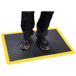 Tapis anti-fatigue ergonomique pour poste de travail debout. Améliore le confort, réduit la fatigue et favorise la circulation s